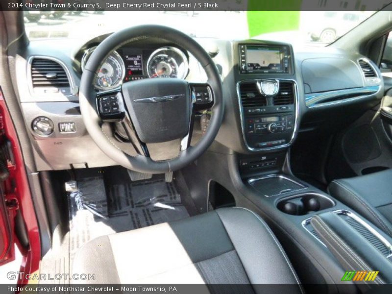 Deep Cherry Red Crystal Pearl / S Black 2014 Chrysler Town & Country S