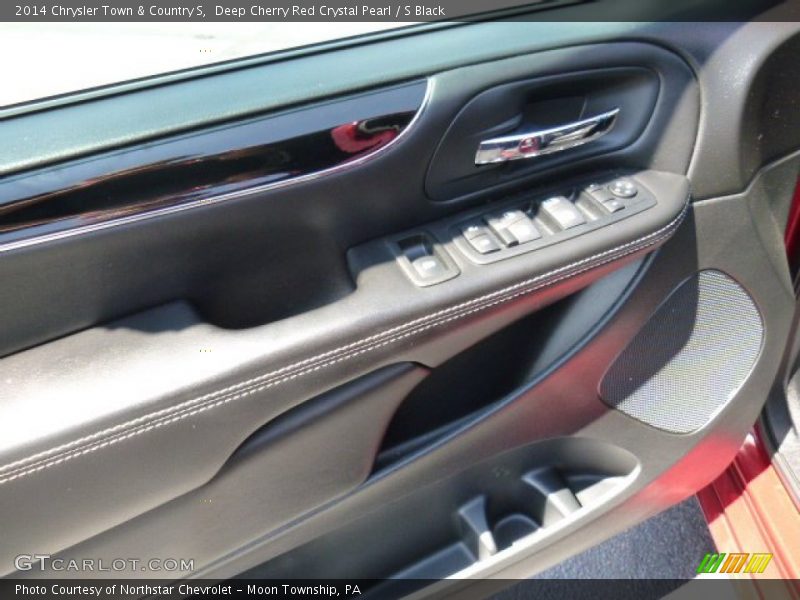Deep Cherry Red Crystal Pearl / S Black 2014 Chrysler Town & Country S