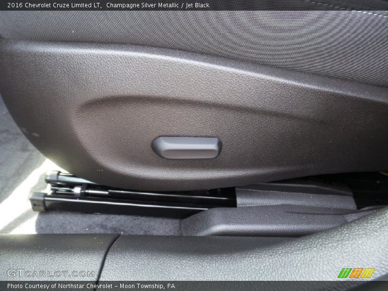 Champagne Silver Metallic / Jet Black 2016 Chevrolet Cruze Limited LT