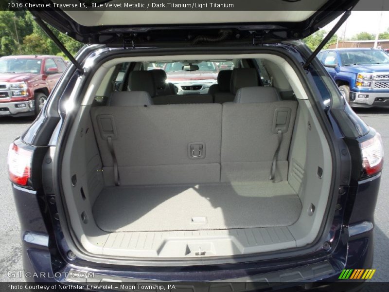 Blue Velvet Metallic / Dark Titanium/Light Titanium 2016 Chevrolet Traverse LS
