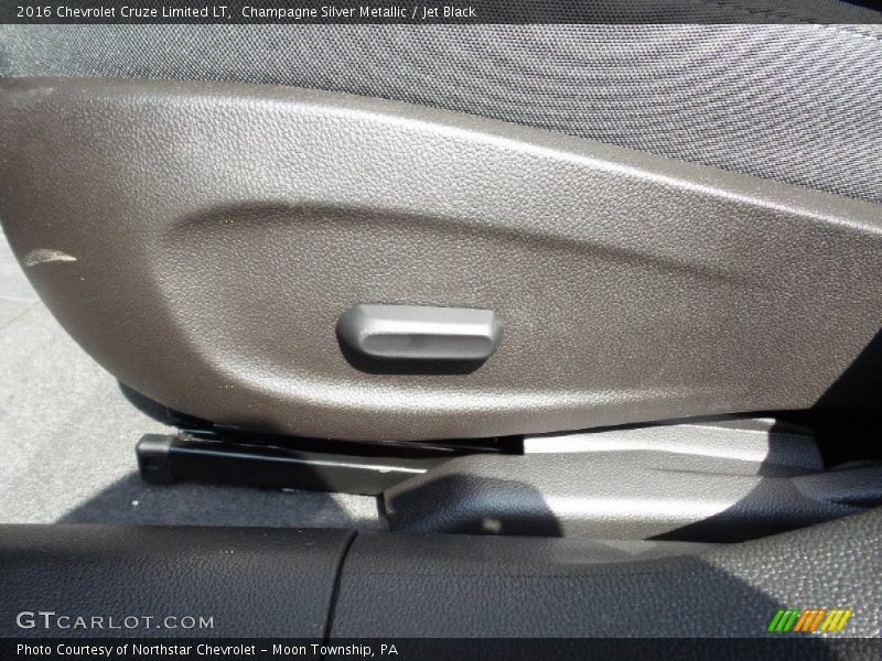 Champagne Silver Metallic / Jet Black 2016 Chevrolet Cruze Limited LT