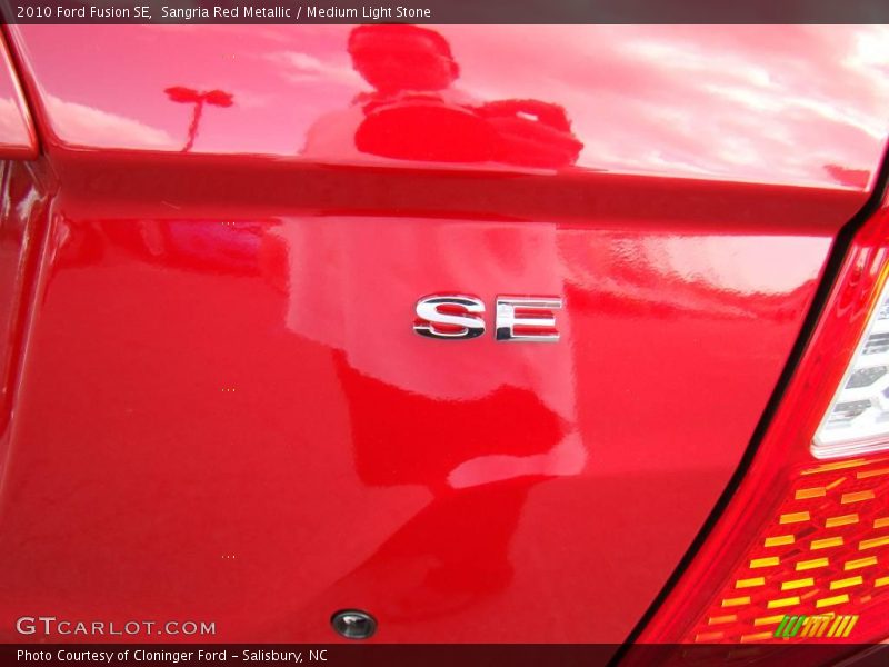 Sangria Red Metallic / Medium Light Stone 2010 Ford Fusion SE