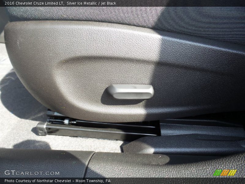Silver Ice Metallic / Jet Black 2016 Chevrolet Cruze Limited LT