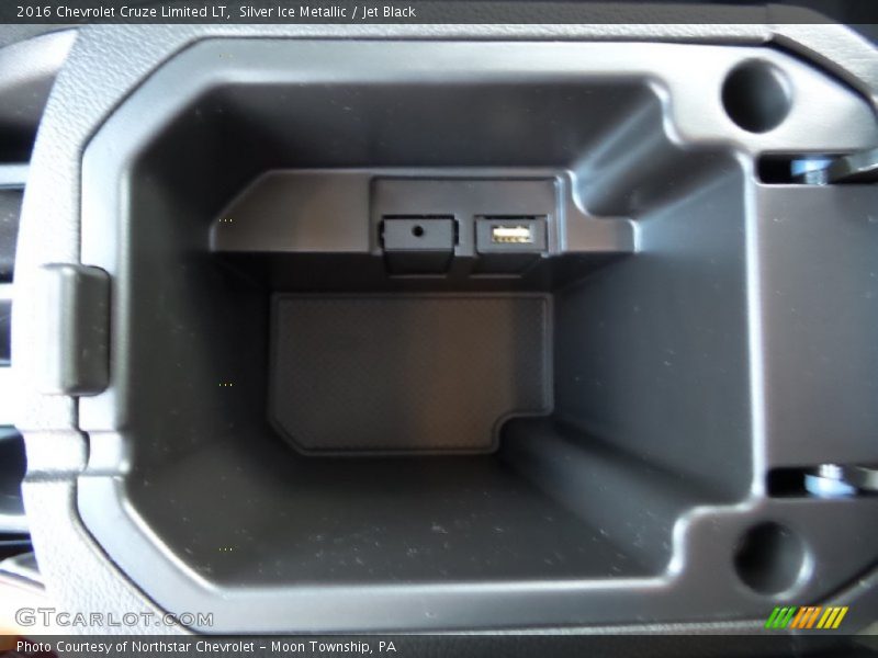 Silver Ice Metallic / Jet Black 2016 Chevrolet Cruze Limited LT