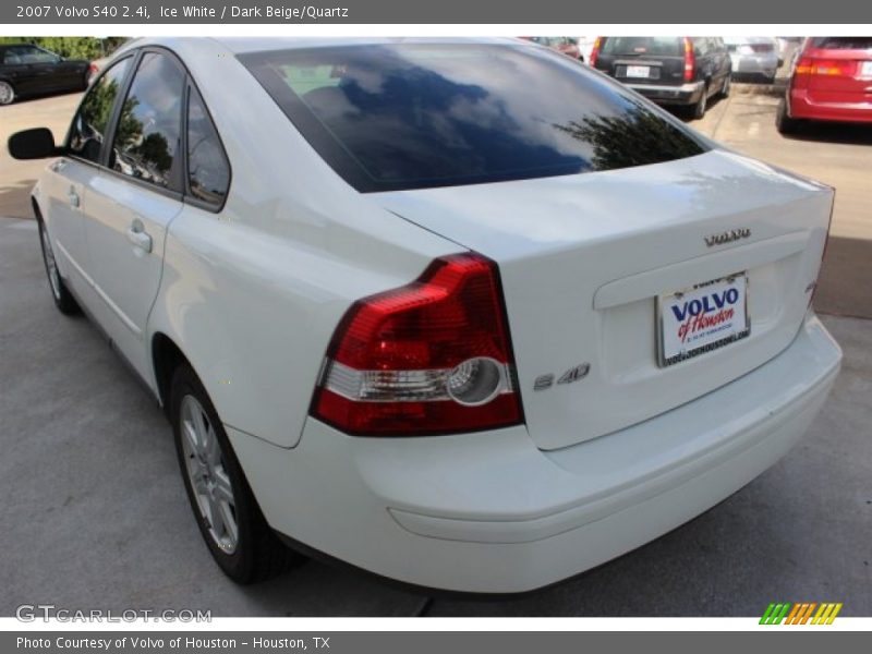 Ice White / Dark Beige/Quartz 2007 Volvo S40 2.4i