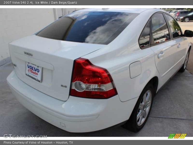 Ice White / Dark Beige/Quartz 2007 Volvo S40 2.4i