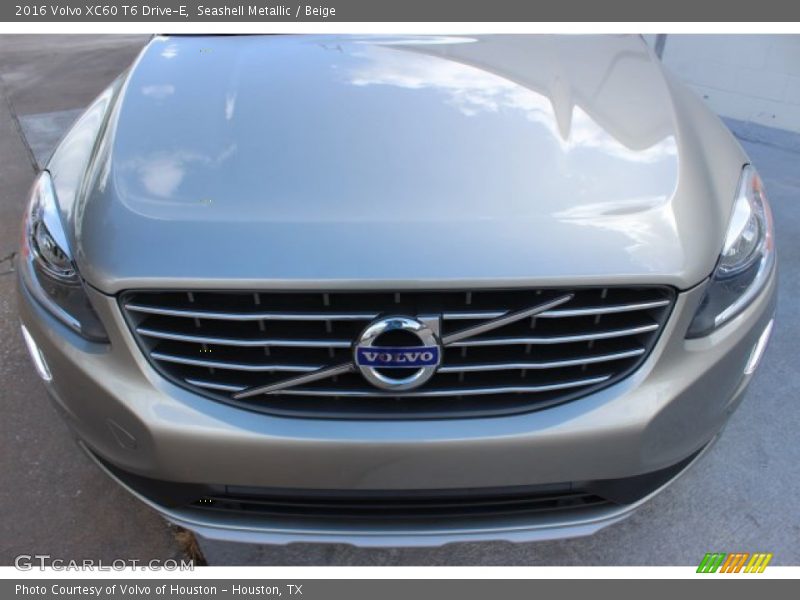 Seashell Metallic / Beige 2016 Volvo XC60 T6 Drive-E