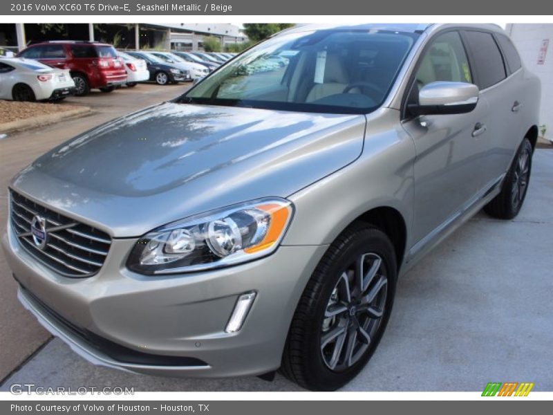 Seashell Metallic / Beige 2016 Volvo XC60 T6 Drive-E