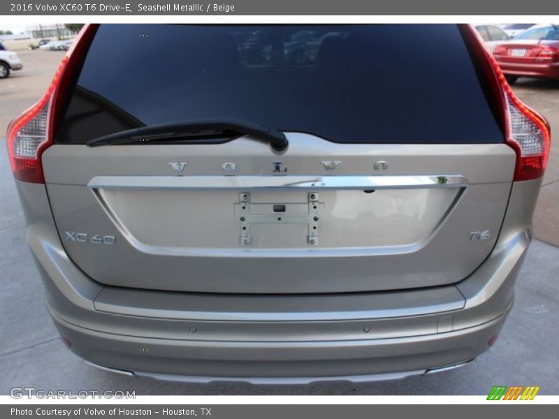 Seashell Metallic / Beige 2016 Volvo XC60 T6 Drive-E