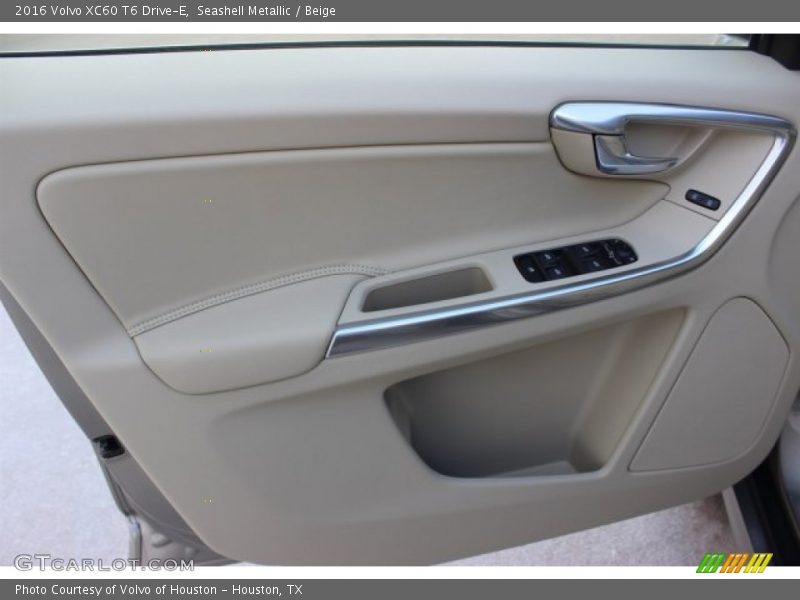 Seashell Metallic / Beige 2016 Volvo XC60 T6 Drive-E