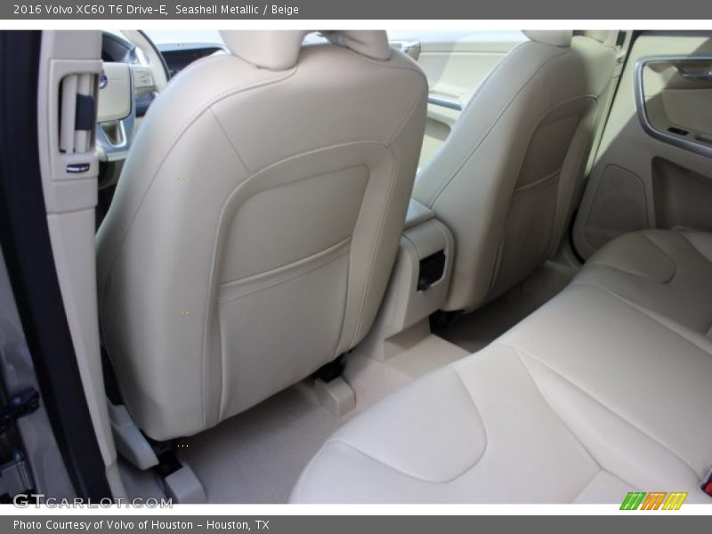 Seashell Metallic / Beige 2016 Volvo XC60 T6 Drive-E
