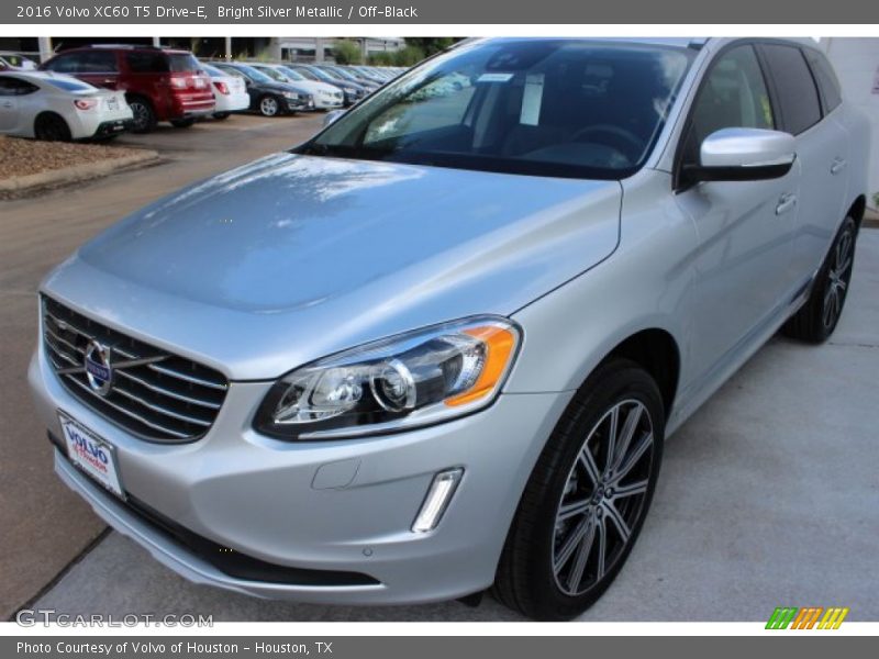 Bright Silver Metallic / Off-Black 2016 Volvo XC60 T5 Drive-E