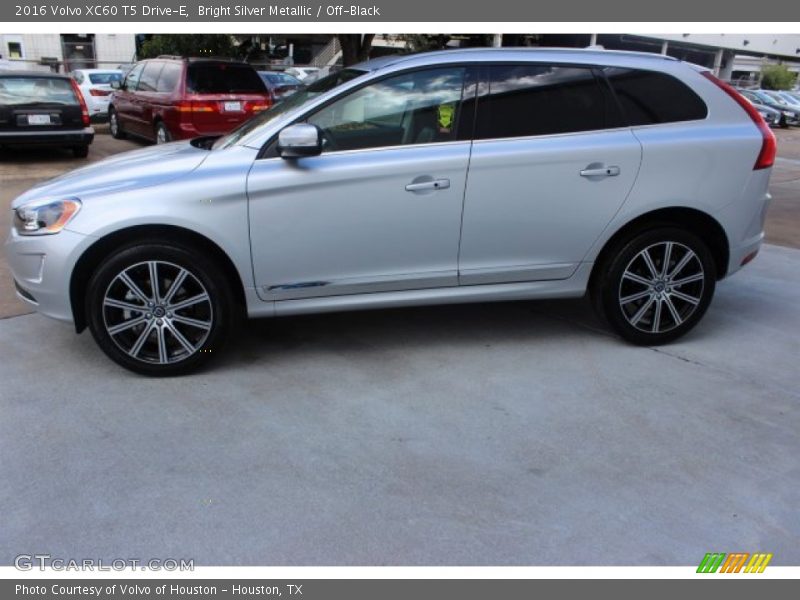 Bright Silver Metallic / Off-Black 2016 Volvo XC60 T5 Drive-E