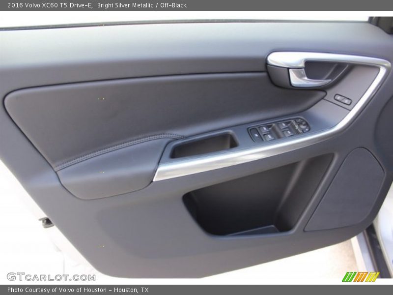 Bright Silver Metallic / Off-Black 2016 Volvo XC60 T5 Drive-E