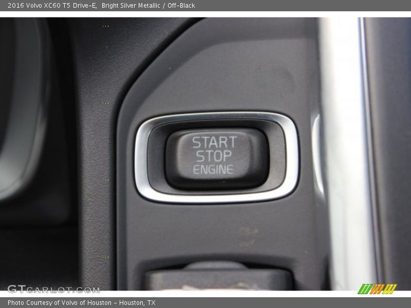 Bright Silver Metallic / Off-Black 2016 Volvo XC60 T5 Drive-E