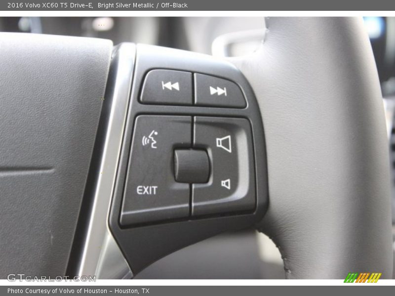Bright Silver Metallic / Off-Black 2016 Volvo XC60 T5 Drive-E
