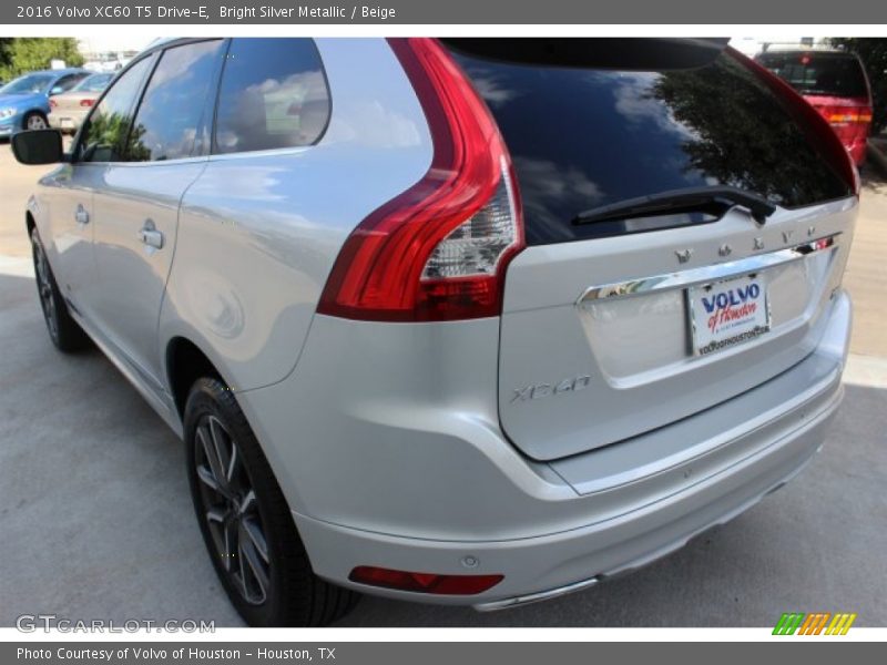 Bright Silver Metallic / Beige 2016 Volvo XC60 T5 Drive-E