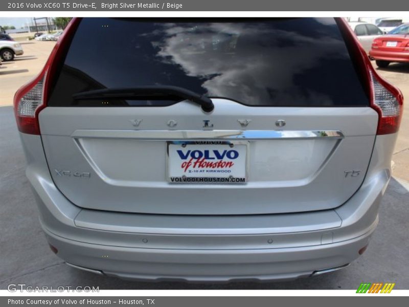 Bright Silver Metallic / Beige 2016 Volvo XC60 T5 Drive-E