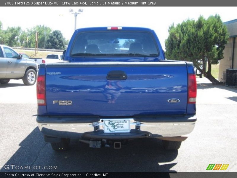 Sonic Blue Metallic / Medium Flint Grey 2003 Ford F250 Super Duty XLT Crew Cab 4x4