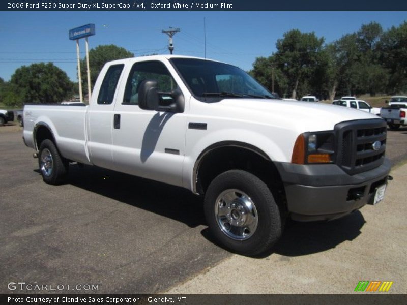 Oxford White / Medium Flint 2006 Ford F250 Super Duty XL SuperCab 4x4