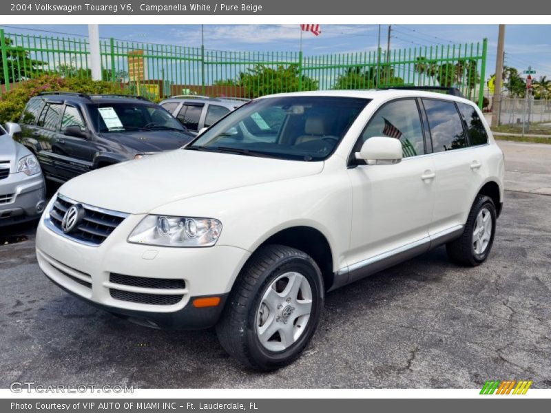Front 3/4 View of 2004 Touareg V6