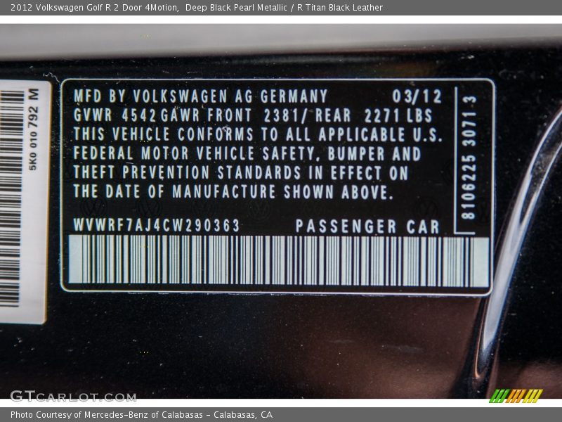 Deep Black Pearl Metallic / R Titan Black Leather 2012 Volkswagen Golf R 2 Door 4Motion