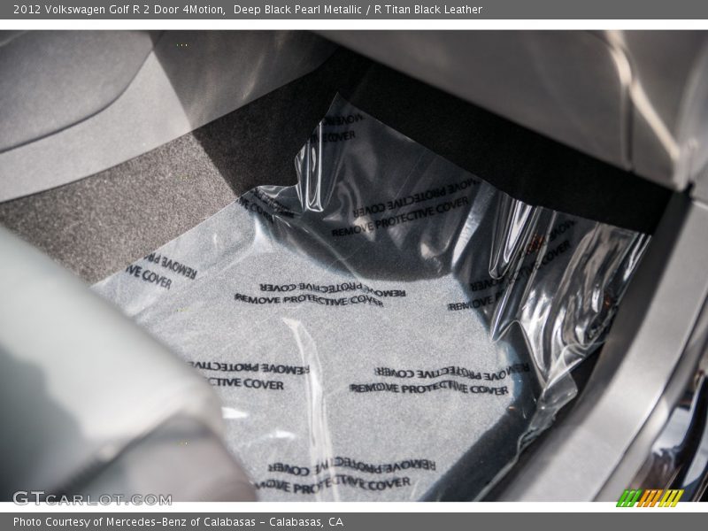 Deep Black Pearl Metallic / R Titan Black Leather 2012 Volkswagen Golf R 2 Door 4Motion