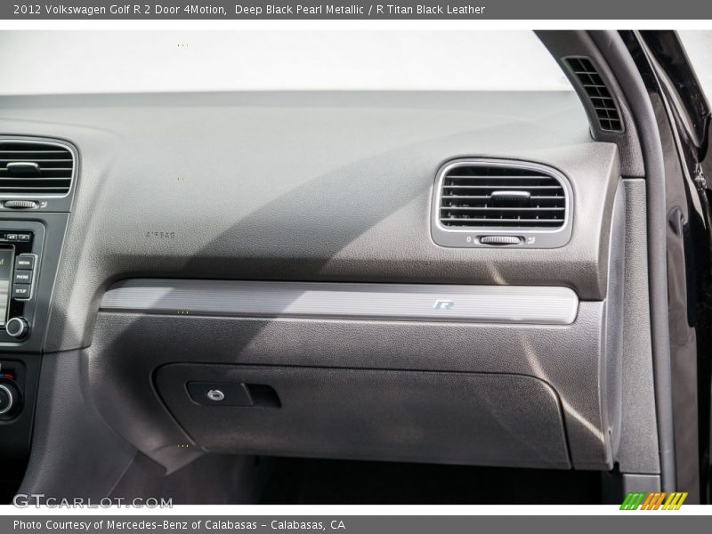 Deep Black Pearl Metallic / R Titan Black Leather 2012 Volkswagen Golf R 2 Door 4Motion