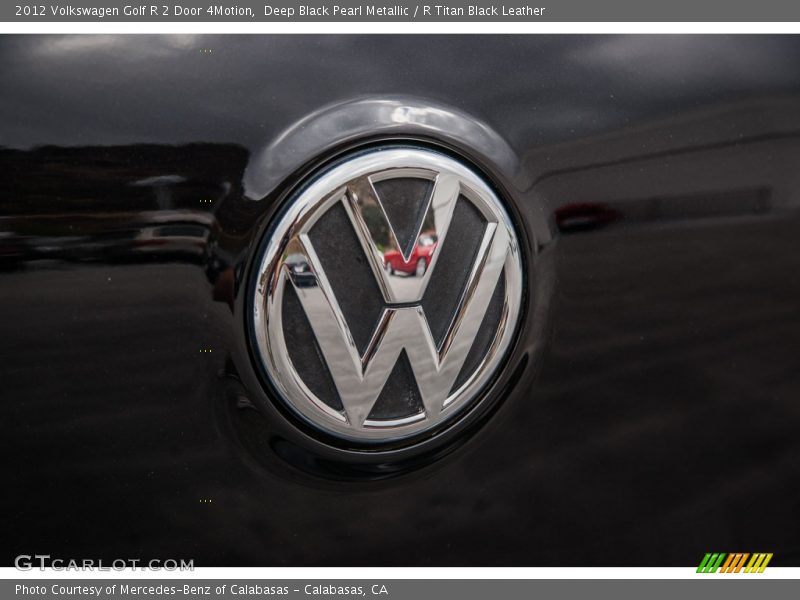 Deep Black Pearl Metallic / R Titan Black Leather 2012 Volkswagen Golf R 2 Door 4Motion