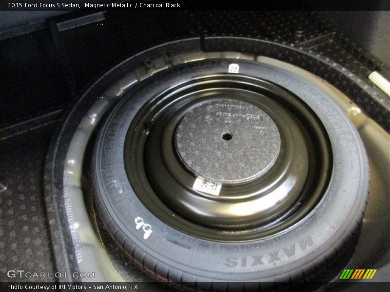 Magnetic Metallic / Charcoal Black 2015 Ford Focus S Sedan