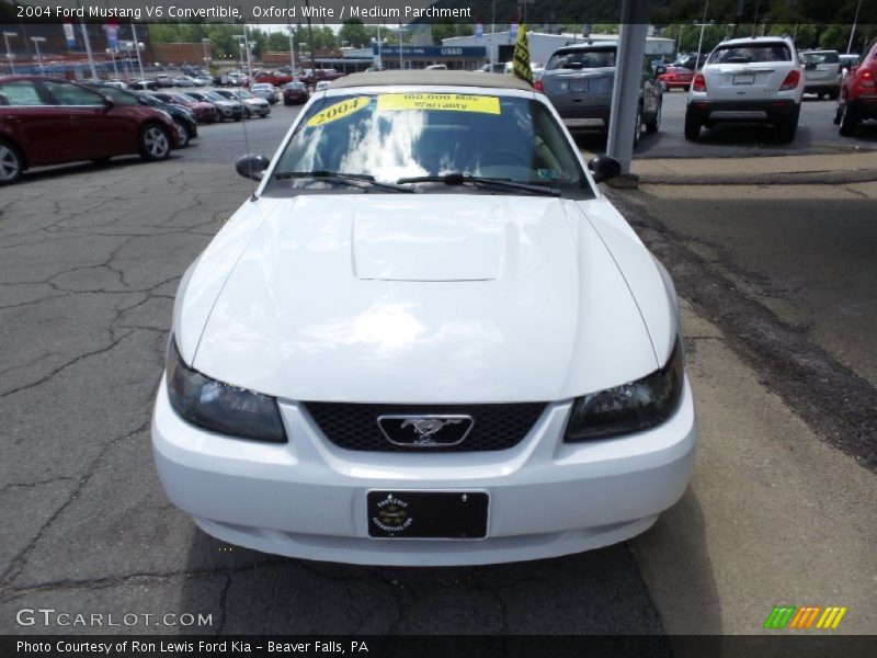 Oxford White / Medium Parchment 2004 Ford Mustang V6 Convertible