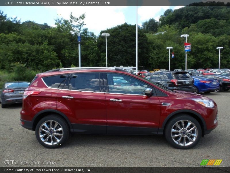 Ruby Red Metallic / Charcoal Black 2016 Ford Escape SE 4WD