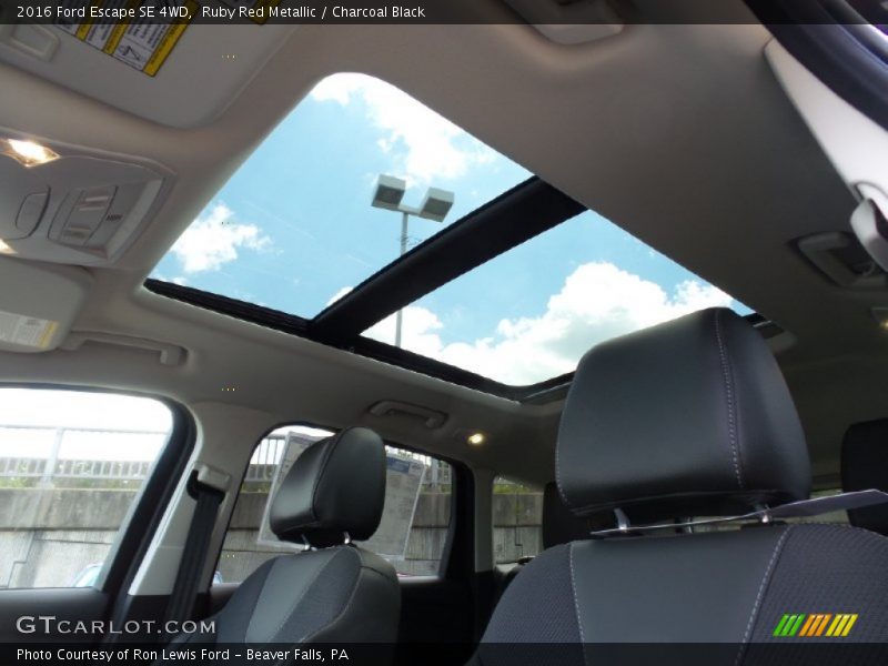 Ruby Red Metallic / Charcoal Black 2016 Ford Escape SE 4WD