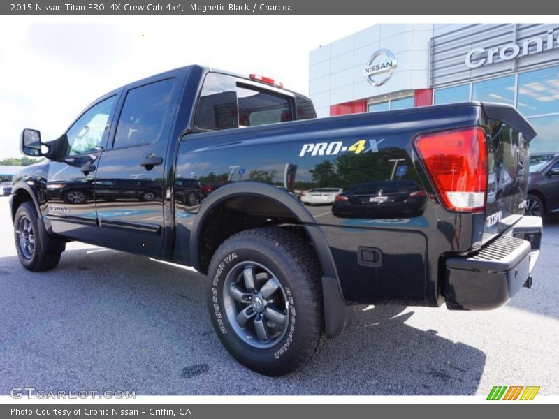 Magnetic Black / Charcoal 2015 Nissan Titan PRO-4X Crew Cab 4x4