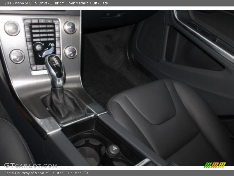 Bright Silver Metallic / Off-Black 2016 Volvo S60 T5 Drive-E
