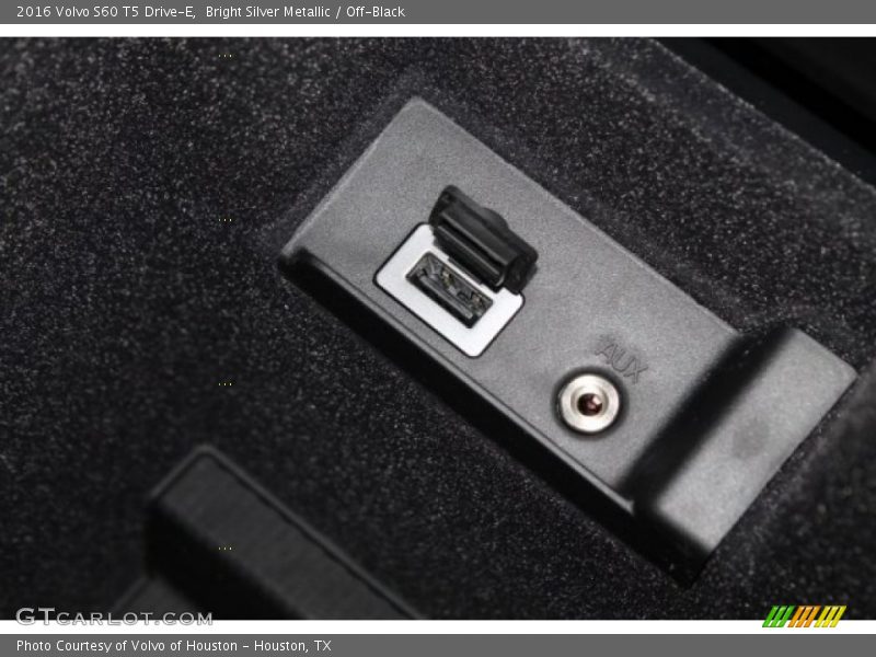 Bright Silver Metallic / Off-Black 2016 Volvo S60 T5 Drive-E