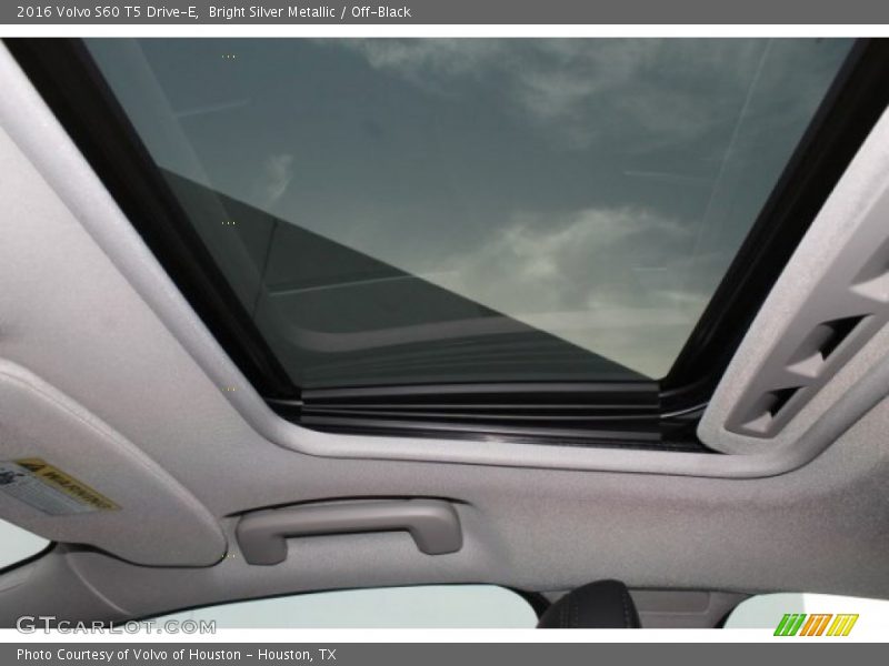 Bright Silver Metallic / Off-Black 2016 Volvo S60 T5 Drive-E