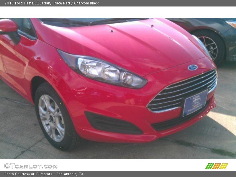 Race Red / Charcoal Black 2015 Ford Fiesta SE Sedan