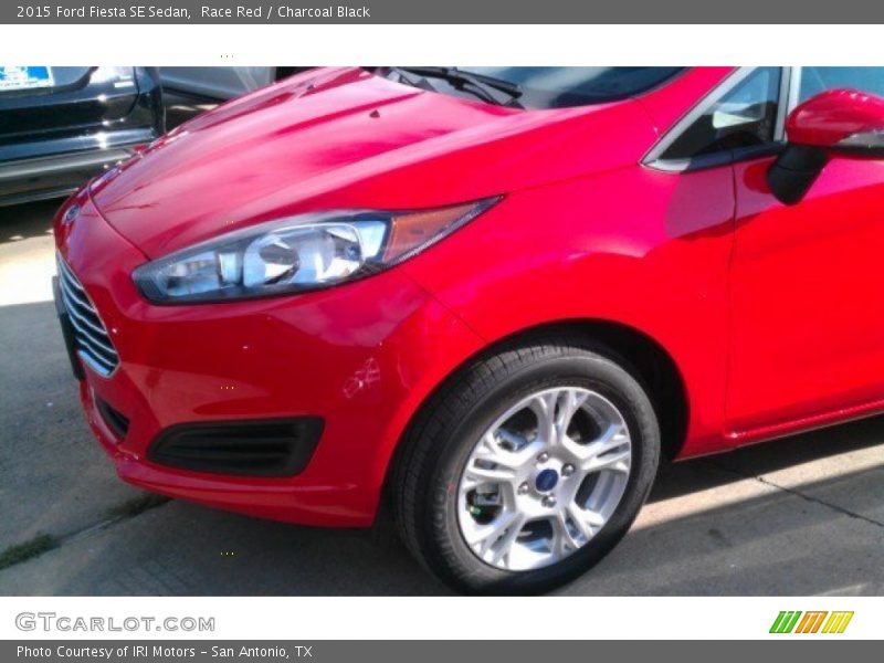 Race Red / Charcoal Black 2015 Ford Fiesta SE Sedan