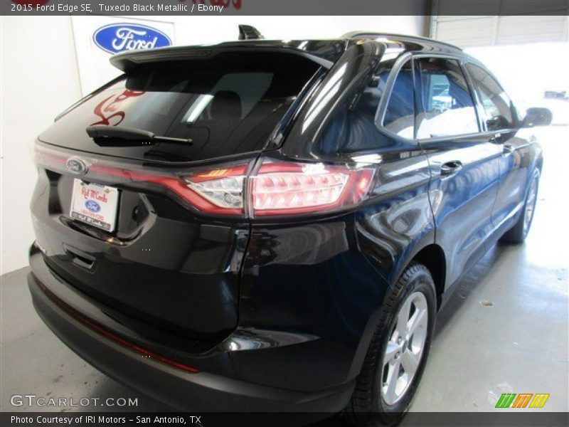 Tuxedo Black Metallic / Ebony 2015 Ford Edge SE