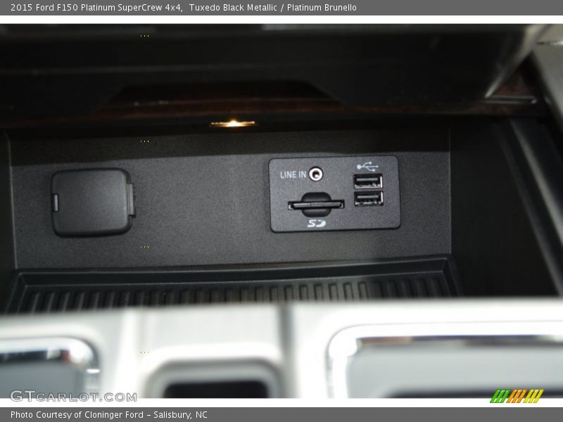 Tuxedo Black Metallic / Platinum Brunello 2015 Ford F150 Platinum SuperCrew 4x4