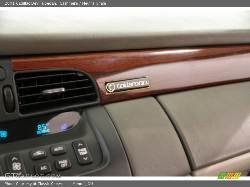 Cashmere / Neutral Shale 2001 Cadillac DeVille Sedan
