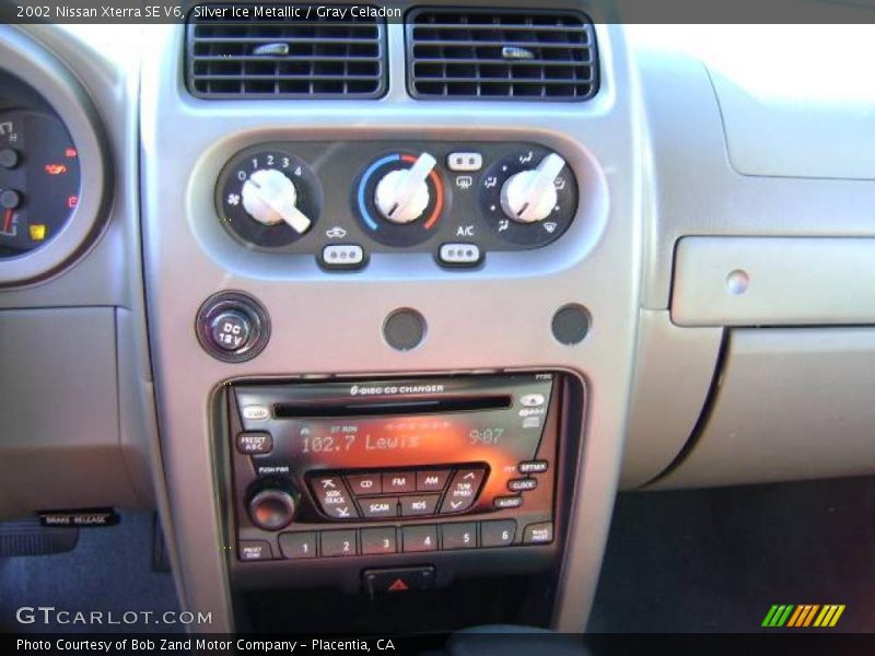 Silver Ice Metallic / Gray Celadon 2002 Nissan Xterra SE V6