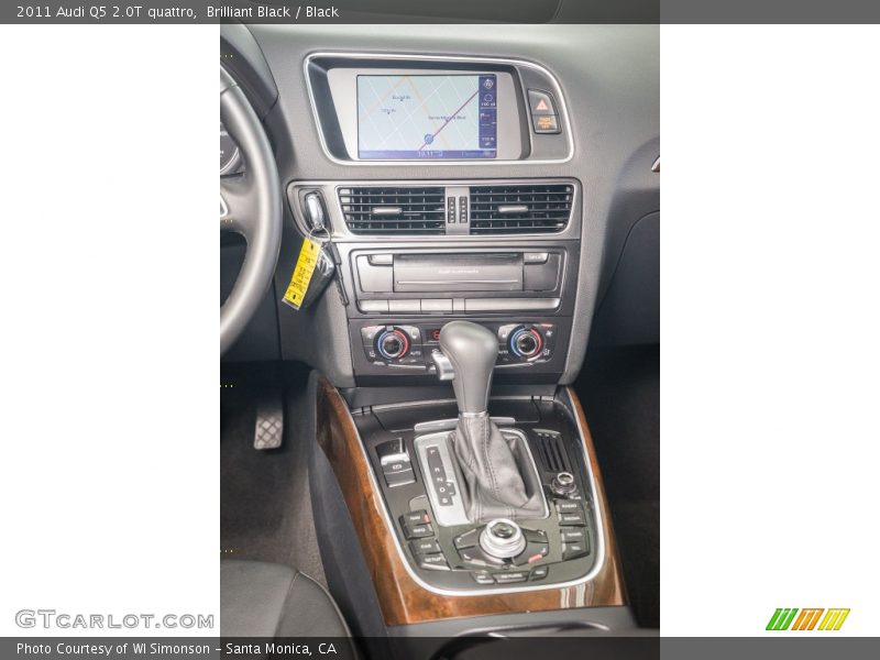 Brilliant Black / Black 2011 Audi Q5 2.0T quattro