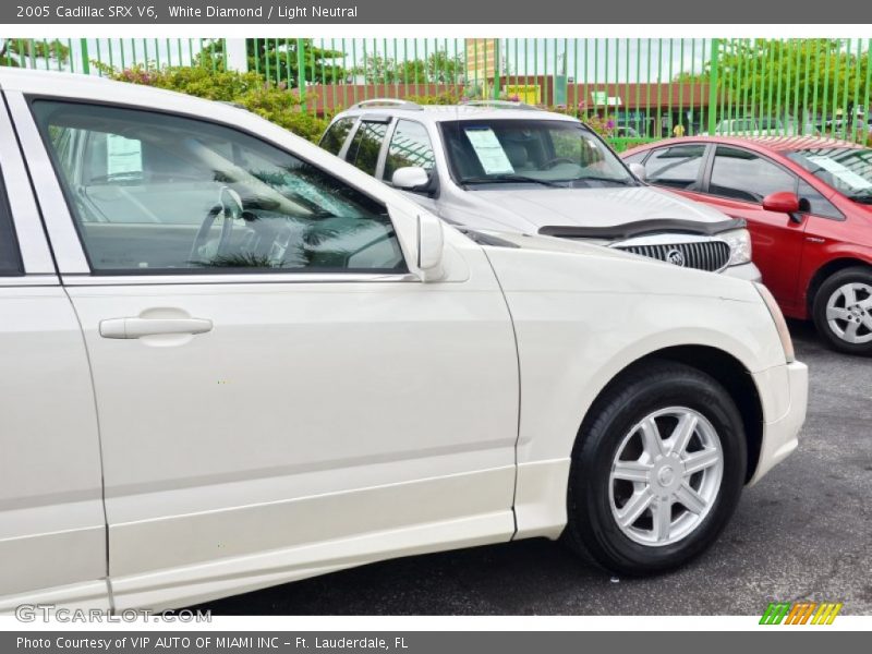 White Diamond / Light Neutral 2005 Cadillac SRX V6