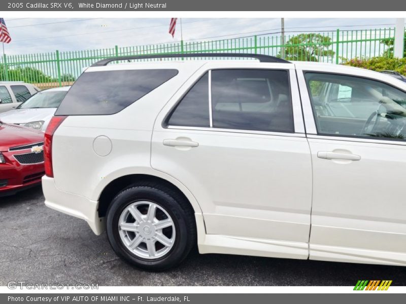 White Diamond / Light Neutral 2005 Cadillac SRX V6