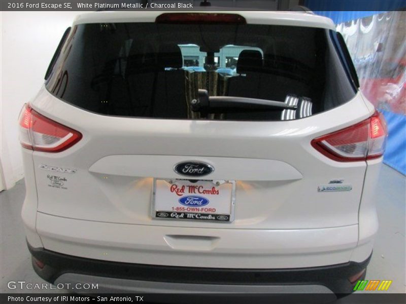 White Platinum Metallic / Charcoal Black 2016 Ford Escape SE