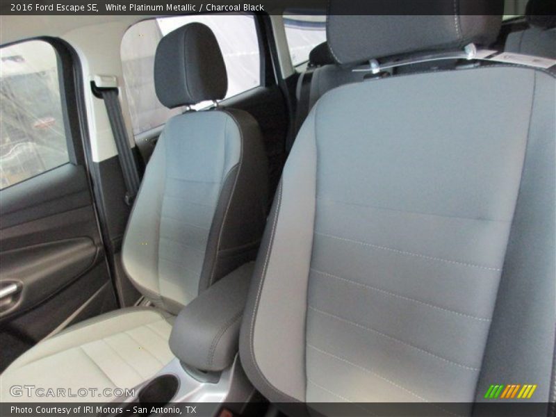 White Platinum Metallic / Charcoal Black 2016 Ford Escape SE
