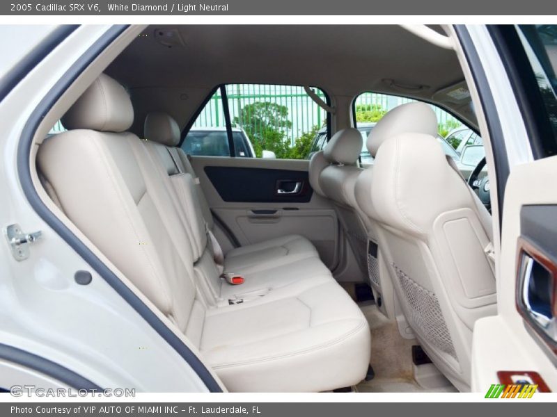 White Diamond / Light Neutral 2005 Cadillac SRX V6