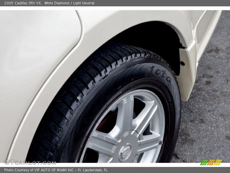 White Diamond / Light Neutral 2005 Cadillac SRX V6